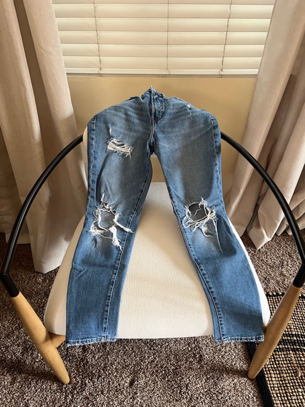 Old Navy Women's Medium Blue Distressed Straight leg, high waisted Jeans